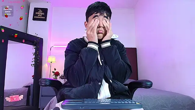 Snapshot of Lucass_love chatting on 11-17-25, 12:55 Lucass love online show from 11-17-25, 12:55