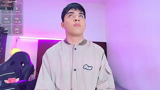 Snapshot of Lucass_love chatting on 11-19-25, 04:18 Lucass love online show from 11-19-25, 04:18