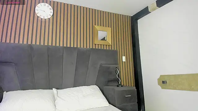 Snapshot of CleoWhite chatting on 09-19-25, 05:53 CleoWhite online show from 09-19-25, 05:53