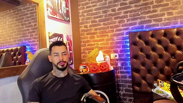 VinzenzRizzo online show from 10-31-25, 04:24