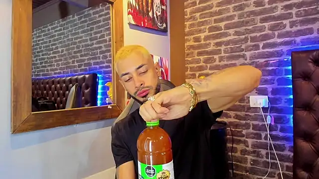 VinzenzRizzo online show from 12-16-25, 04:17