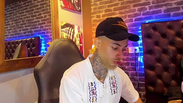 VinzenzRizzo online show from 12-23-25, 01:14