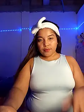 Snapshot of angelHeath13 chatting on 10-19-25, 06:25 angelHeath13 online show from 10-19-25, 06:25