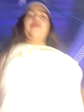 Snapshot of angelHeath13 chatting on 11-25-25, 10:32 angelHeath13 online show from 11-25-25, 10:32