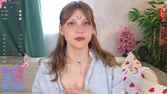 Snapshot of Lunabate chatting on 10-10-25, 05:06 Lunabate online show from 10-10-25, 05:06