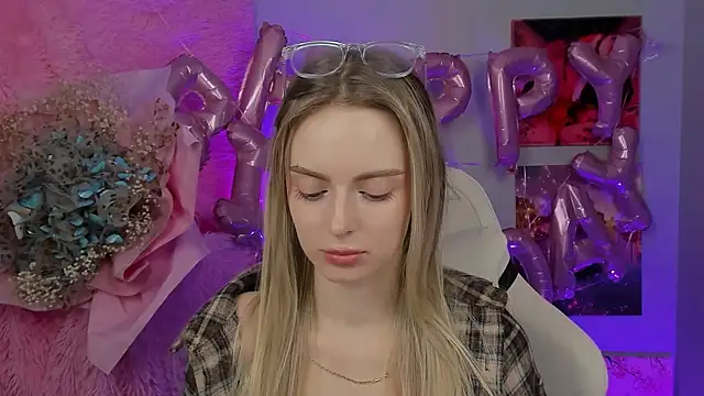 Snapshot of JuliaBrewwer chatting on 09-11-25, 05:40 JuliaBrewwer online show from 09-11-25, 05:40