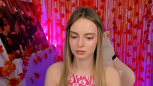 Snapshot of JuliaBrewwer chatting on 10-30-25, 12:39 JuliaBrewwer online show from 10-30-25, 12:39