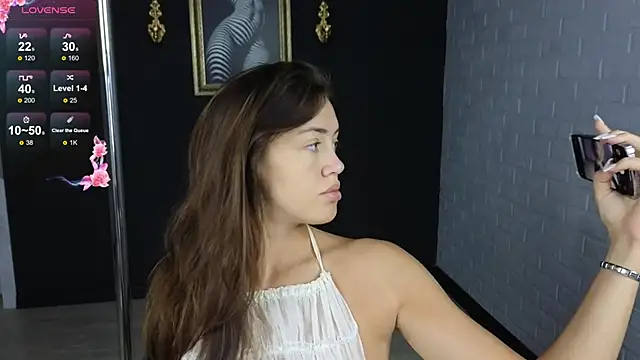 Snapshot of SaraMoren0 chatting on 10-15-25, 05:18 SaraMoren0 online show from 10-15-25, 05:18