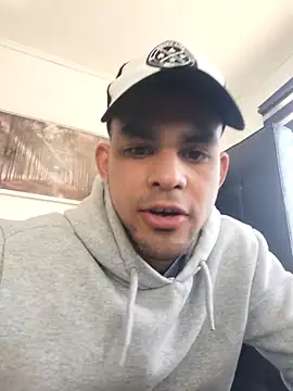 Snapshot of jhoi95 chatting on 09-11-25, 06:52 jhoi95 online show from 09-11-25, 06:52