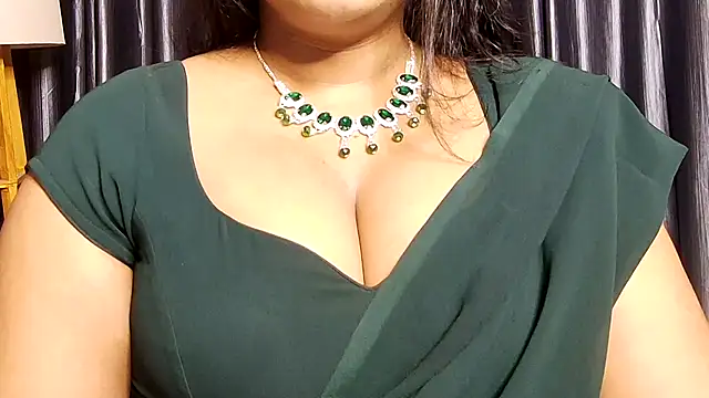 Snapshot of Webrowncouple chatting on 11-12-25, 04:18 Webrowncouple online show from 11-12-25, 04:18