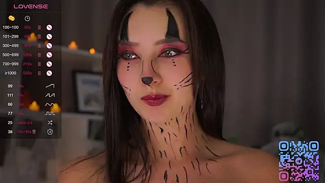 DaisyBlaze online show from 10-31-25, 04:52