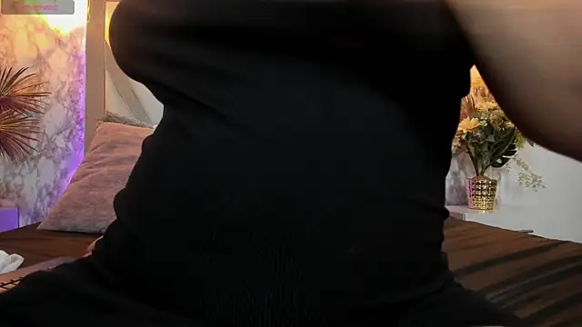 Snapshot of Aisha_poweer chatting on 09-28-25, 03:01 Aisha poweer online show from 09-28-25, 03:01