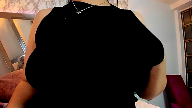 Snapshot of Aisha_poweer chatting on 10-20-25, 02:01 Aisha poweer online show from 10-20-25, 02:01