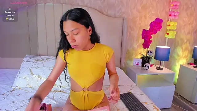 Snapshot of IvyAngel_mei chatting on 10-29-25, 06:42 IvyAngel mei online show from 10-29-25, 06:42