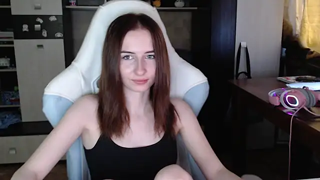 Snapshot of Cutti_Crystal chatting on 10-17-25, 09:45 Cutti Crystal online show from 10-17-25, 09:45