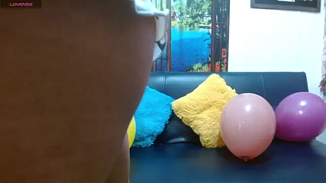 gigi gilt  online show from 11-15-25, 04:21