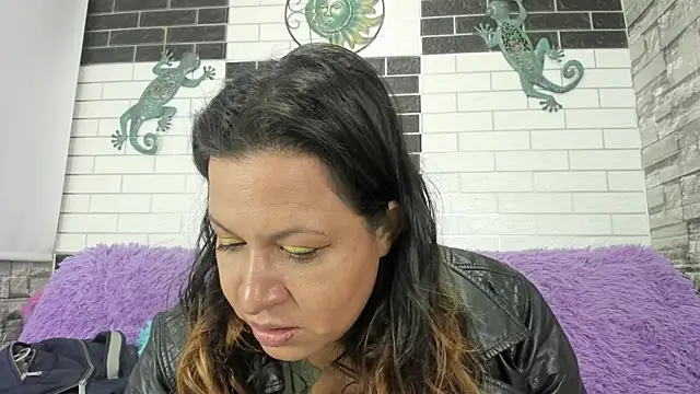 Snapshot of Sandra_Milf_love chatting on 09-17-25, 04:03 Sandra Milf love online show from 09-17-25, 04:03