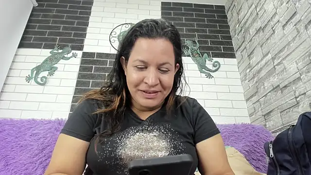 Snapshot of Sandra_Milf_love chatting on 09-18-25, 03:08 Sandra Milf love online show from 09-18-25, 03:08