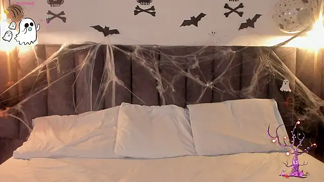 Snapshot of Sophie_Smith19_ chatting on 10-23-25, 03:33 Sophie Smith19 online show from 10-23-25, 03:33