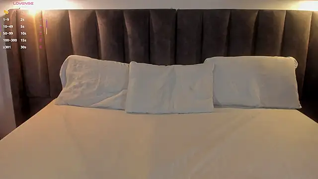 Snapshot of Sophie_Smith19_ chatting on 11-06-25, 02:29 Sophie Smith19 online show from 11-06-25, 02:29