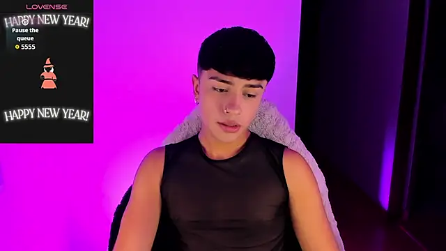 Snapshot of Matheewx_m chatting on 09-18-25, 02:57 Matheewx m online show from 09-18-25, 02:57