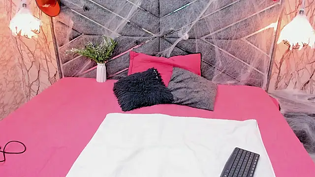 SASHA BROWNIE   online show from 10-07-25, 08:06