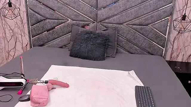 SASHA BROWNIE   online show from 03-17-26, 07:39