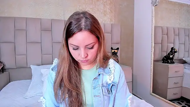 cloesummerr  online show from 10-11-25, 01:09