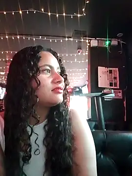 Snapshot of Yaya_watson chatting on 10-11-25, 08:29 Yaya watson online show from 10-11-25, 08:29