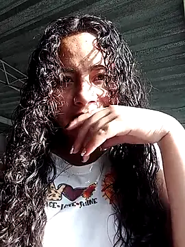 Snapshot of Yaya_watson chatting on 10-19-25, 09:04 Yaya watson online show from 10-19-25, 09:04