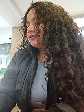 Snapshot of Yaya_watson chatting on 11-20-25, 07:35 Yaya watson online show from 11-20-25, 07:35