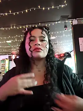 Snapshot of Yaya_watson chatting on 12-05-25, 08:05 Yaya watson online show from 12-05-25, 08:05