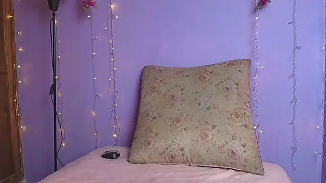 Dafne Mel online show from 10-23-25, 01:21