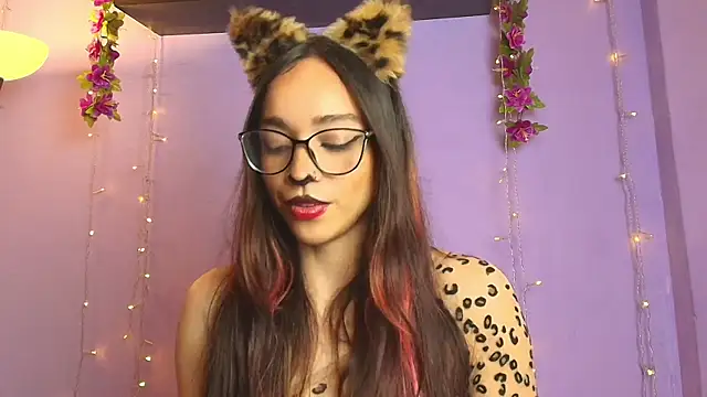 Dafne Mel online show from 10-24-25, 01:51