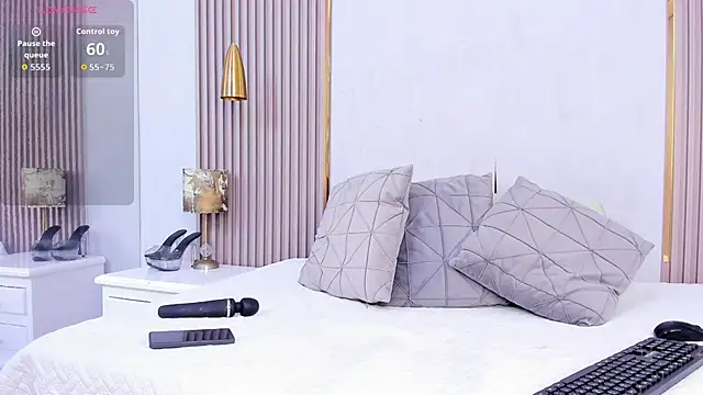 Skylar Smith  online show from 10-16-25, 01:01