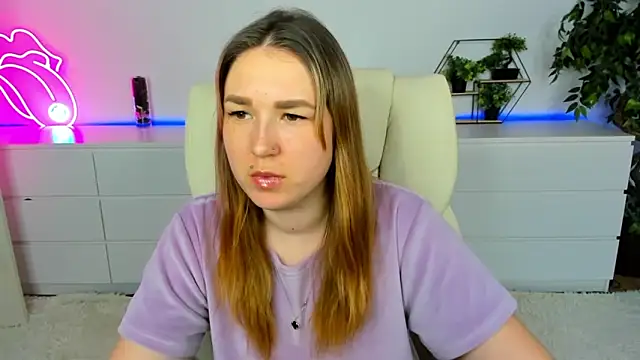 Snapshot of Sofii_darling chatting on 02-08-26, 05:38 Sofii darling online show from 02-08-26, 05:38