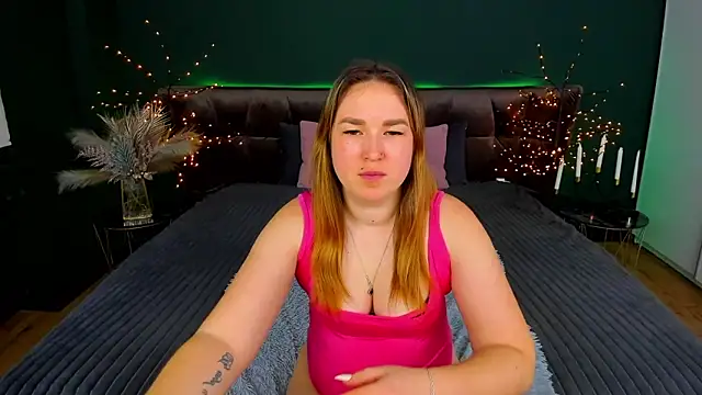 Snapshot of Sofii_darling chatting on 02-12-26, 05:41 Sofii darling online show from 02-12-26, 05:41