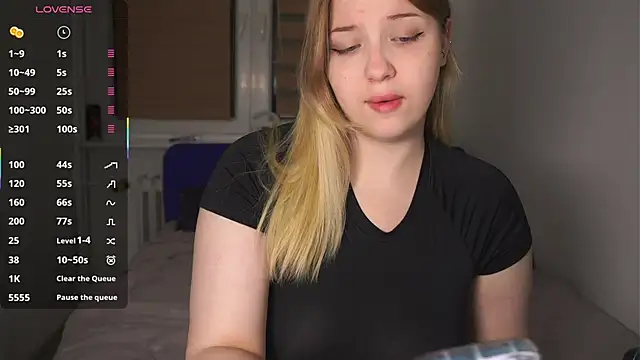 Snapshot of CuteSharloti chatting on 10-16-25, 05:14 CuteSharloti online show from 10-16-25, 05:14