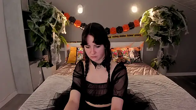 BerryDiva online show from 10-18-25, 06:58