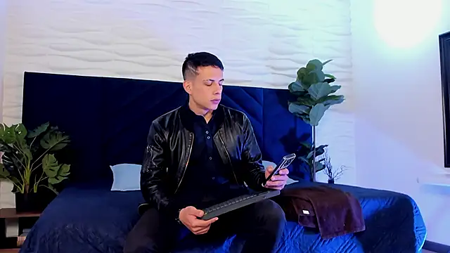 Dustin Sonne online show from 10-30-25, 03:52