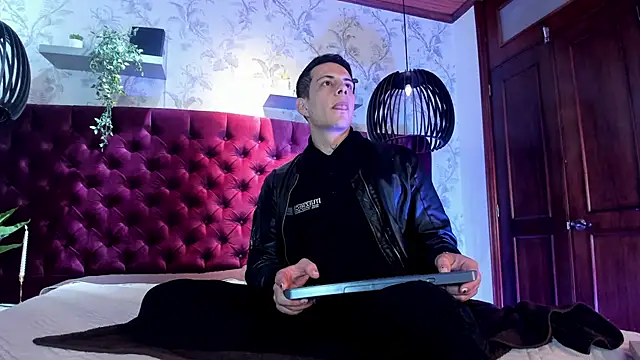 Dustin Sonne online show from 11-21-25, 03:38