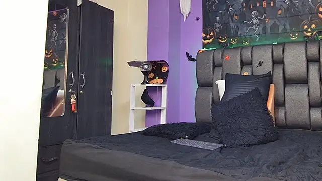 ashtoncooperr online show from 10-24-25, 06:26