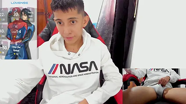 Snapshot of gomitaboy_1 chatting on 10-17-25, 06:43 gomitaboy 1 online show from 10-17-25, 06:43