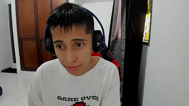 Snapshot of gomitaboy_1 chatting on 10-19-25, 07:03 gomitaboy 1 online show from 10-19-25, 07:03