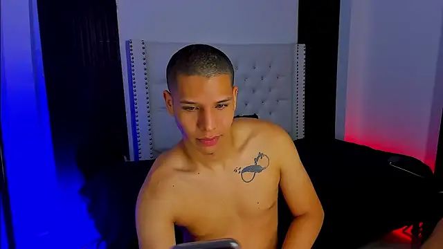 Latin Boyss  online show from 10-18-25, 07:47