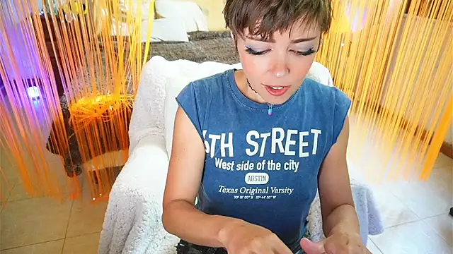 FantasticSonya online show from 11-17-25, 12:44