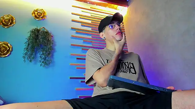 david huge online show from 10-24-25, 01:40