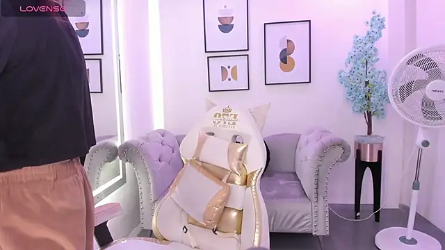 Snapshot of Alicia_leclair chatting on 12-17-25, 07:31 Alicia leclair online show from 12-17-25, 07:31