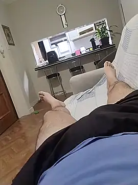 LeoMaduroSP online show from 10-31-25, 04:24