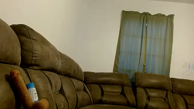 Snapshot of carlithefreak chatting on 02-23-25, 04:02 carlithefreak online show from 02-23-25, 04:02